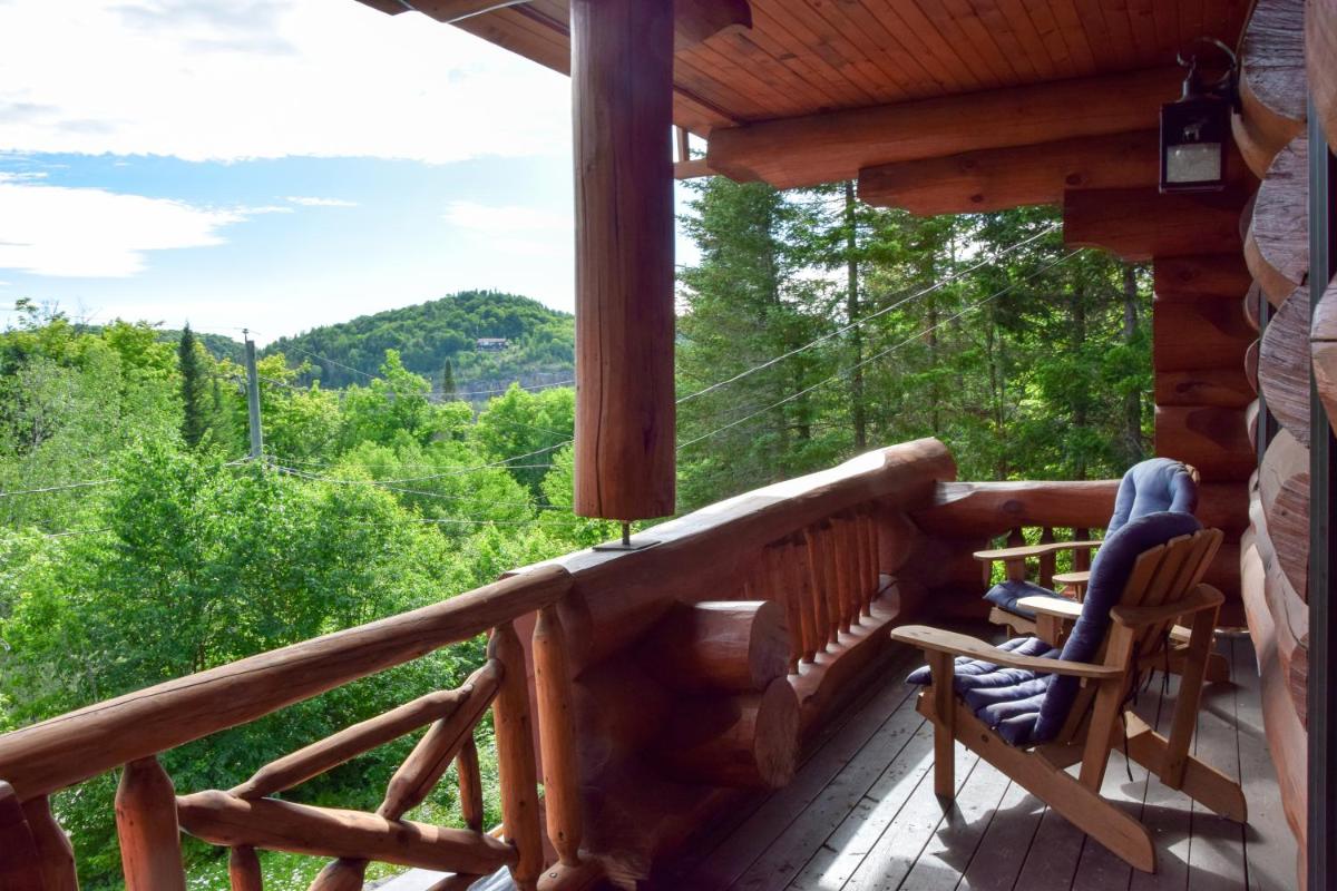 Image 3 of Breathtaking log house with HotTub – Summer paradise in Tremblant