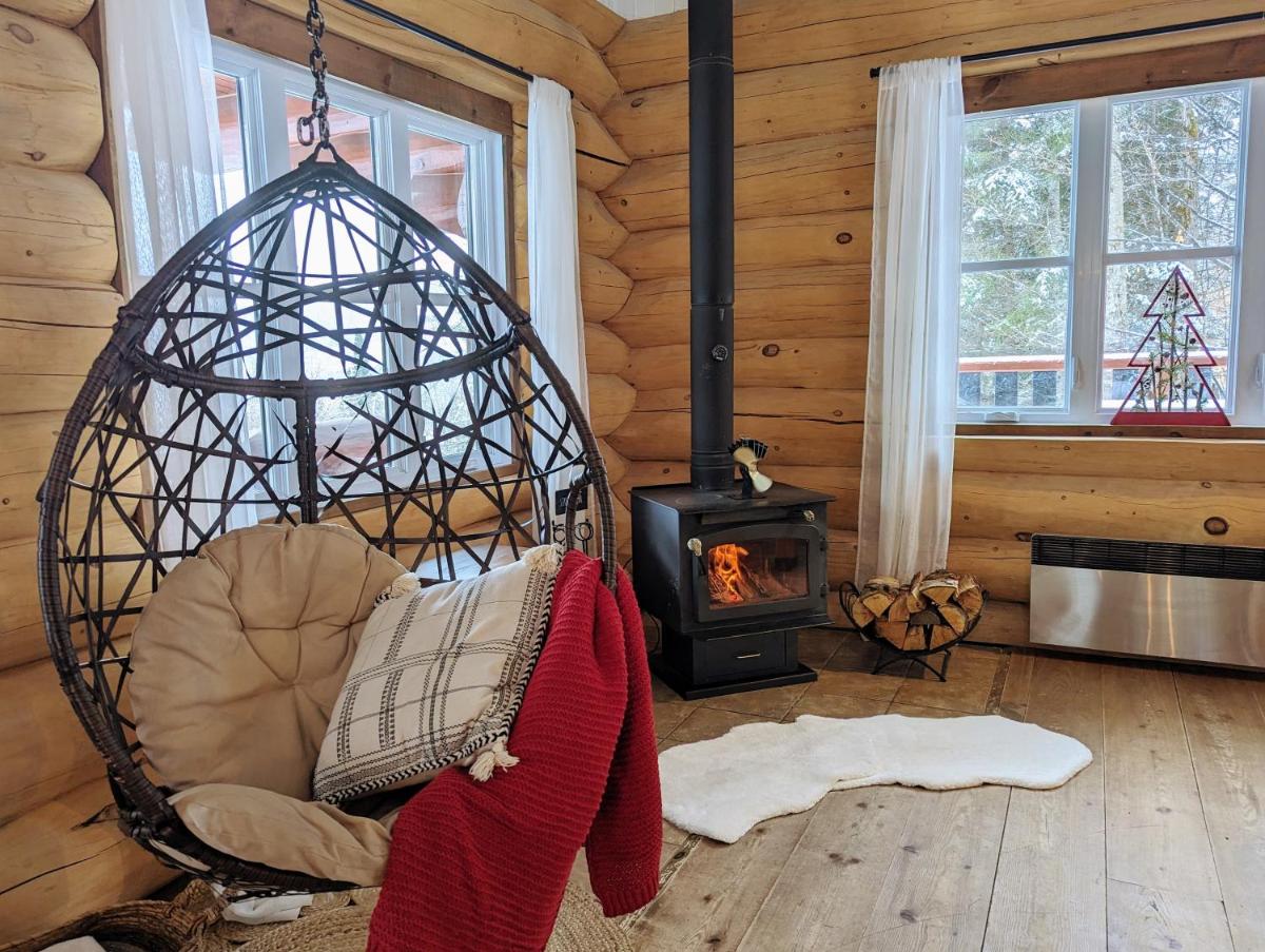 Image 7 of Breathtaking log house with HotTub – Summer paradise in Tremblant