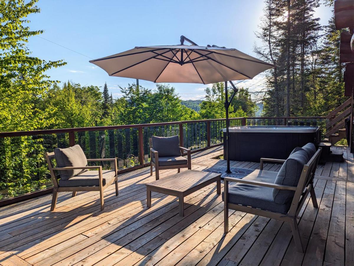 Image 6 of Breathtaking log house with HotTub – Summer paradise in Tremblant