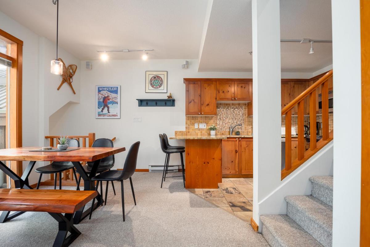 Image 4 of Bright Multi-Level Home