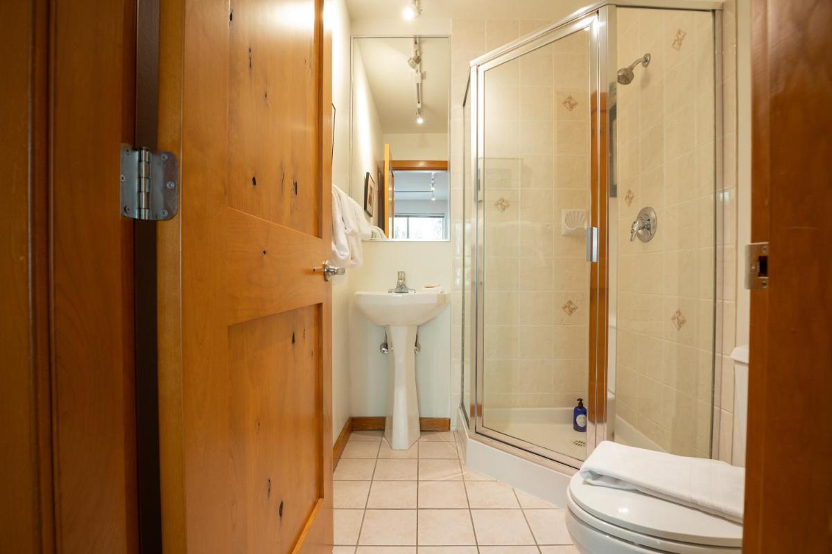 Image 3 of Bright Multi-Level Home