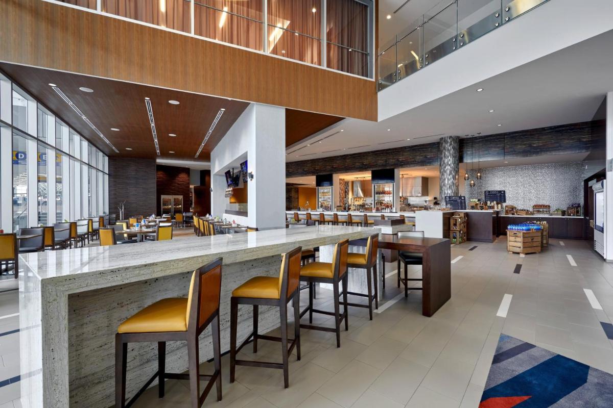 Image 5 of Calgary Airport Marriott In-Terminal Hotel