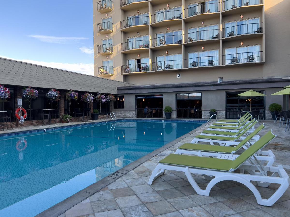 Image 2 of Coast Capri Hotel