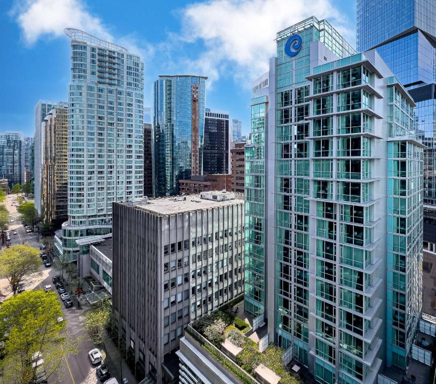 Image 2 of Coast Coal Harbour Vancouver Hotel by APA