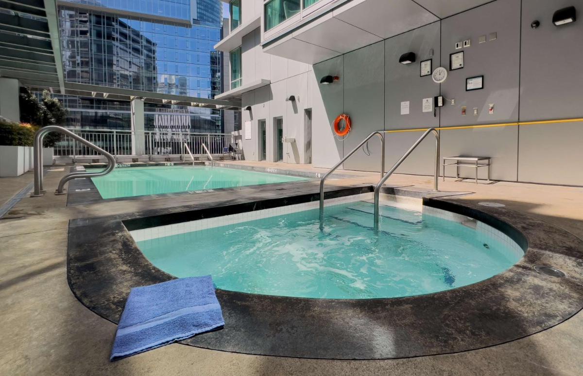 Image 6 of Coast Coal Harbour Vancouver Hotel by APA