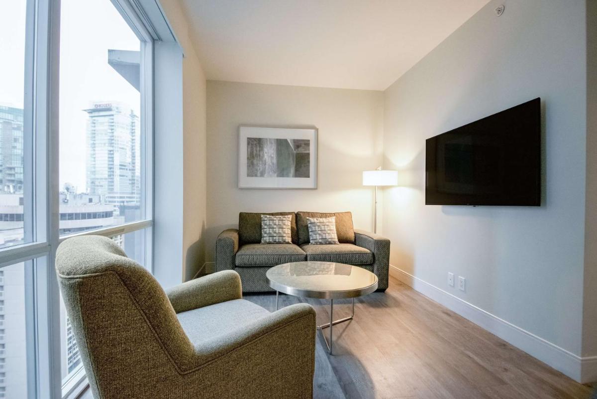 Image 5 of Coast Coal Harbour Vancouver Hotel by APA