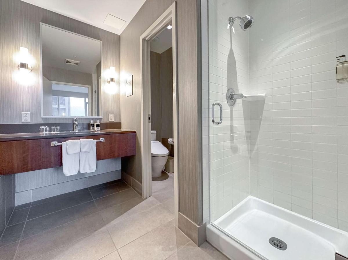 Image 3 of Coast Coal Harbour Vancouver Hotel by APA
