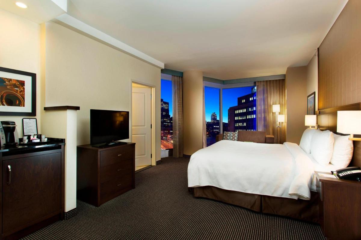 Image 2 of Courtyard par Marriott Montréal Centre-ville