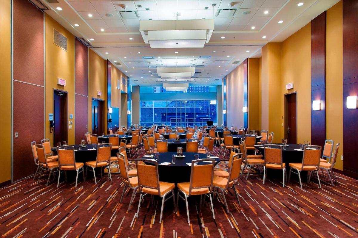 Image 5 of Courtyard par Marriott Montréal Centre-ville