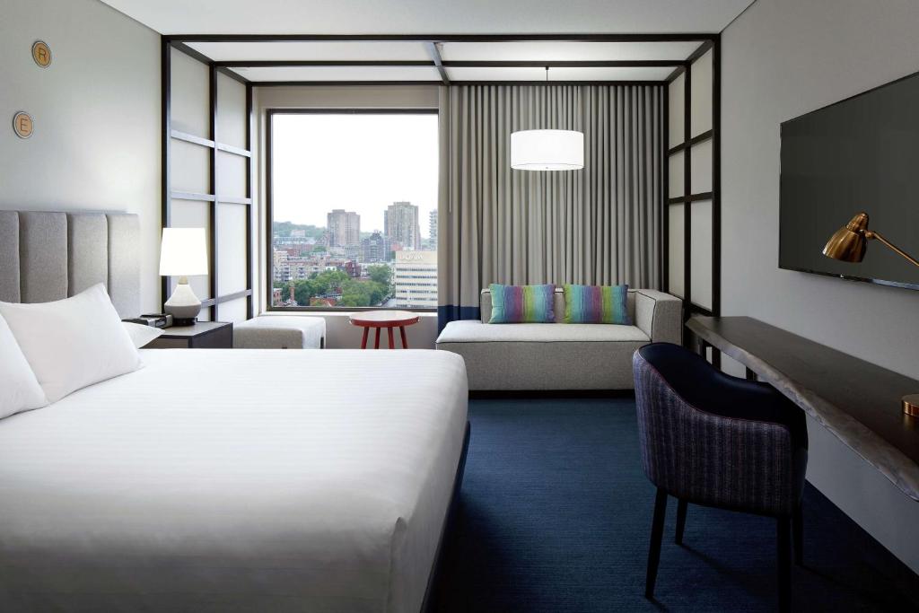 Image 1 of DoubleTree By Hilton Montreal