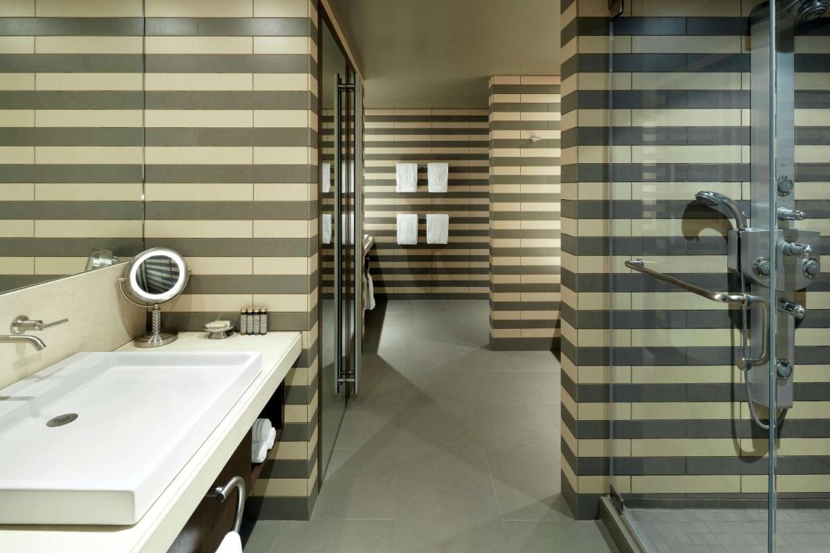 Image 3 of DoubleTree By Hilton Montreal