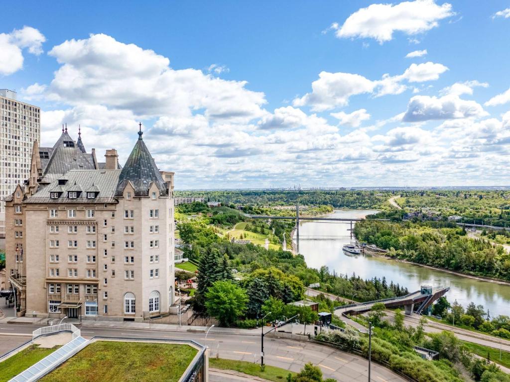 Image 2 of Fairmont Hotel Macdonald