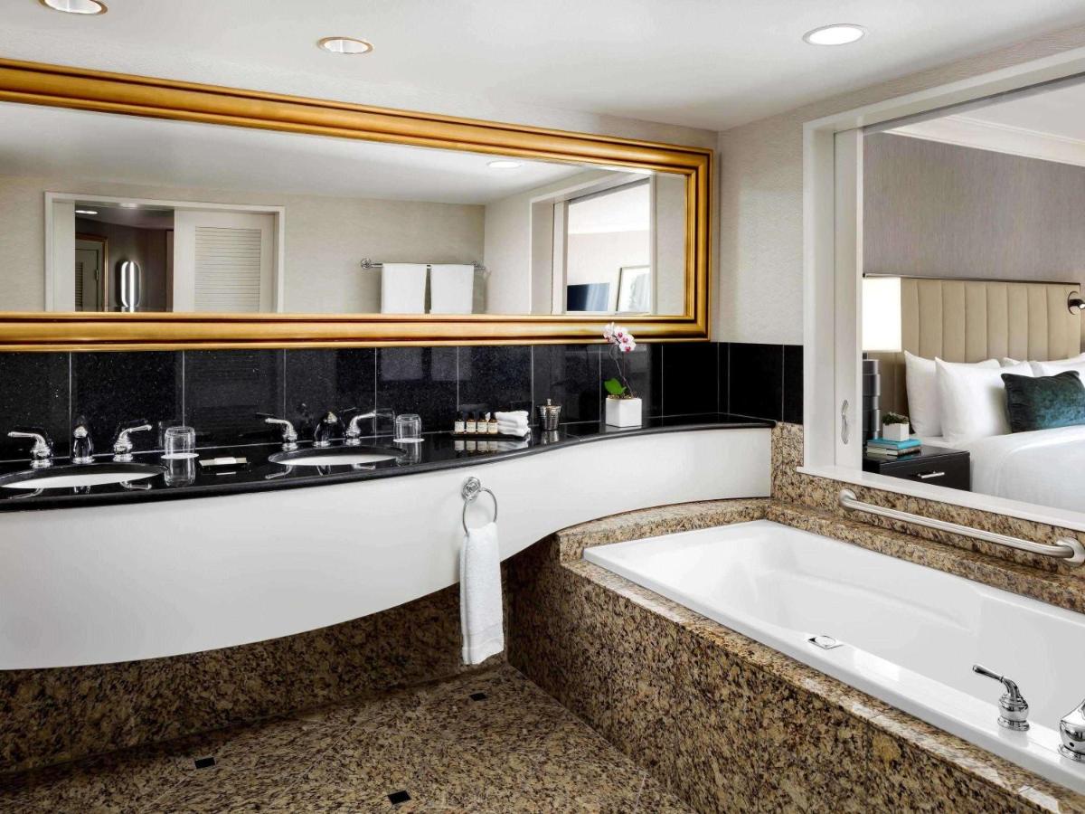 Image 3 of Fairmont Vancouver Airport In-Terminal Hotel