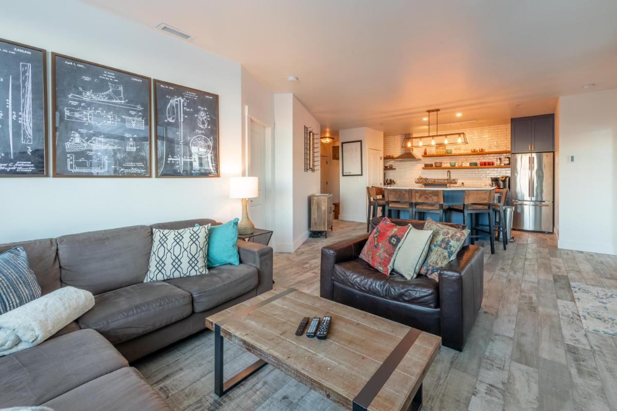 Image 4 of Fully Renovated Ski-in/out Loft with Private Hot Tub!