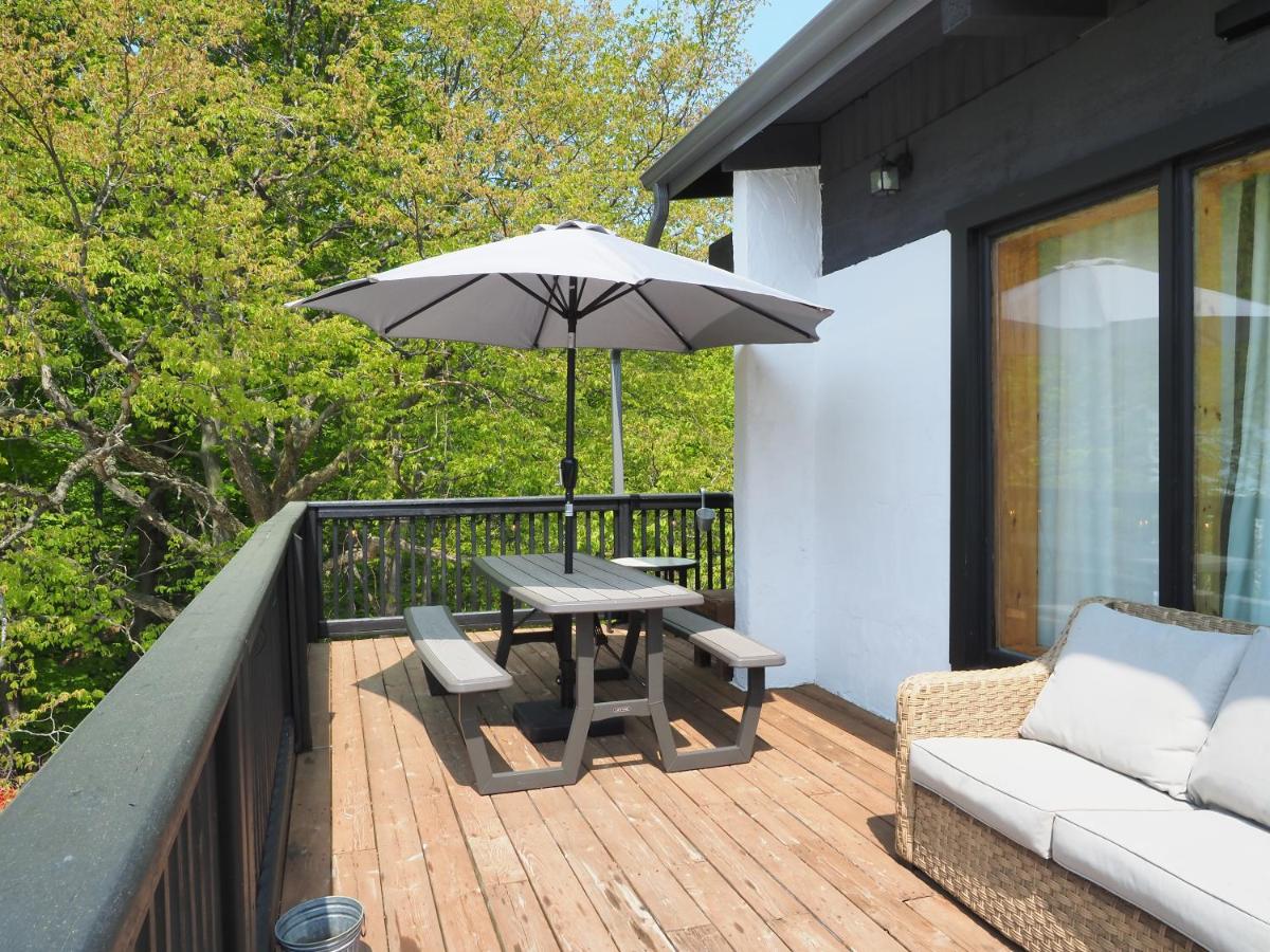 Image 6 of Gateside Chalets Modern Rustic 6-Bedroom with Hot Tub, Near the Village