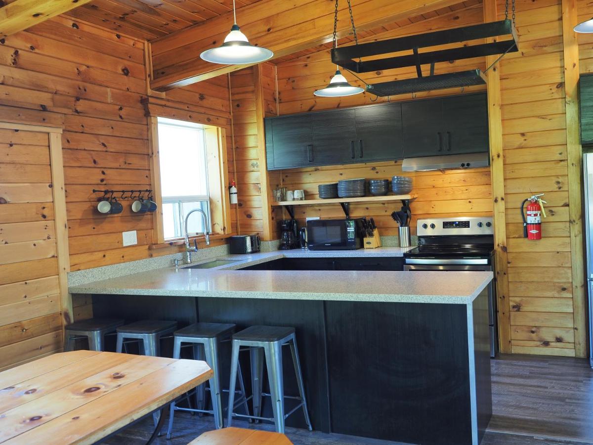Image 3 of Gateside Chalets Modern Rustic 6-Bedroom with Hot Tub, Near the Village