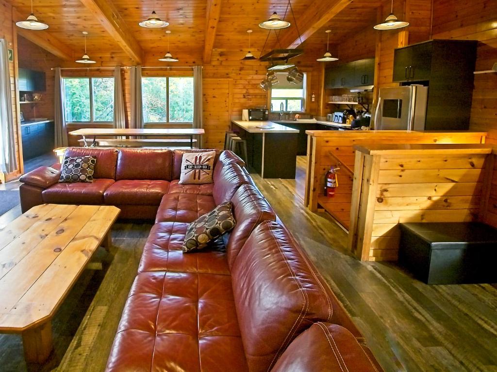 Image 1 of Gateside Chalets Modern Rustic 6-Bedroom with Hot Tub, Near the Village