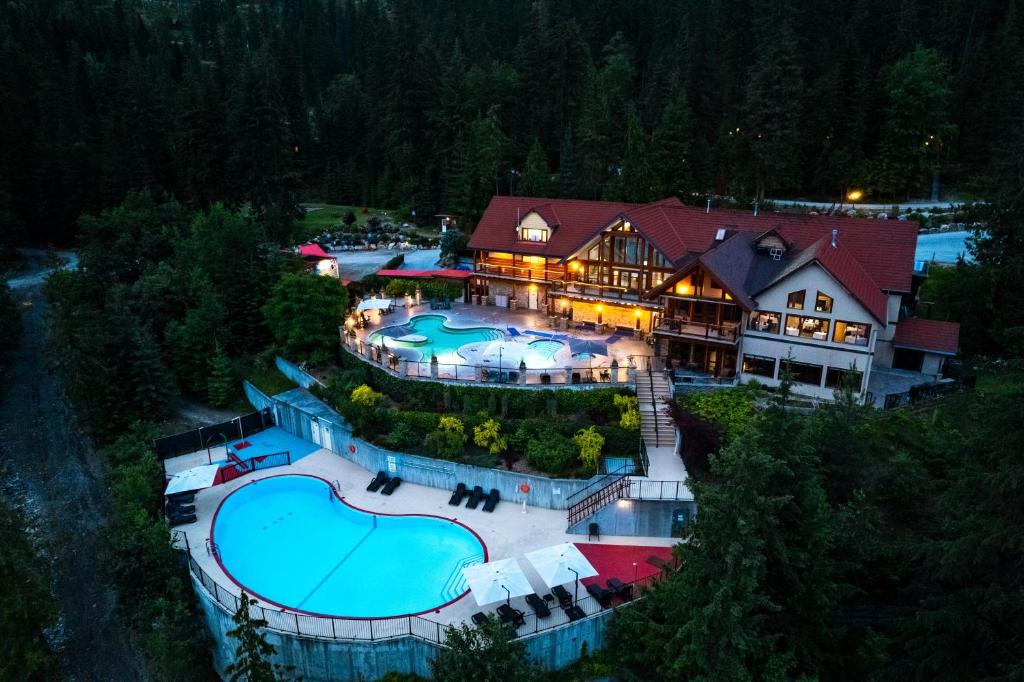 Image 1 of Halcyon Hot Springs Resort