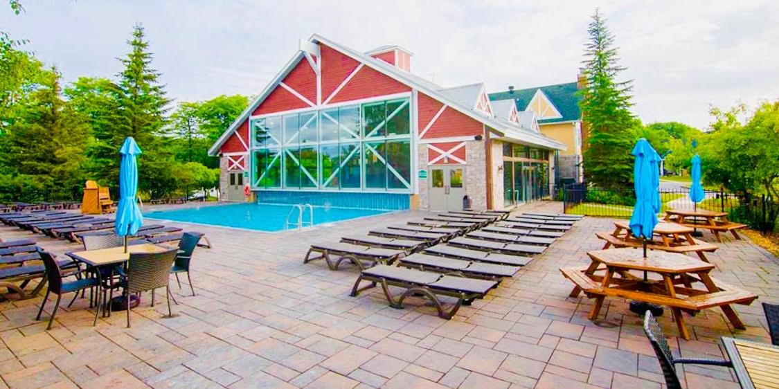 Image 4 of Hillside Haven: Carriage Club Resort Retreat
