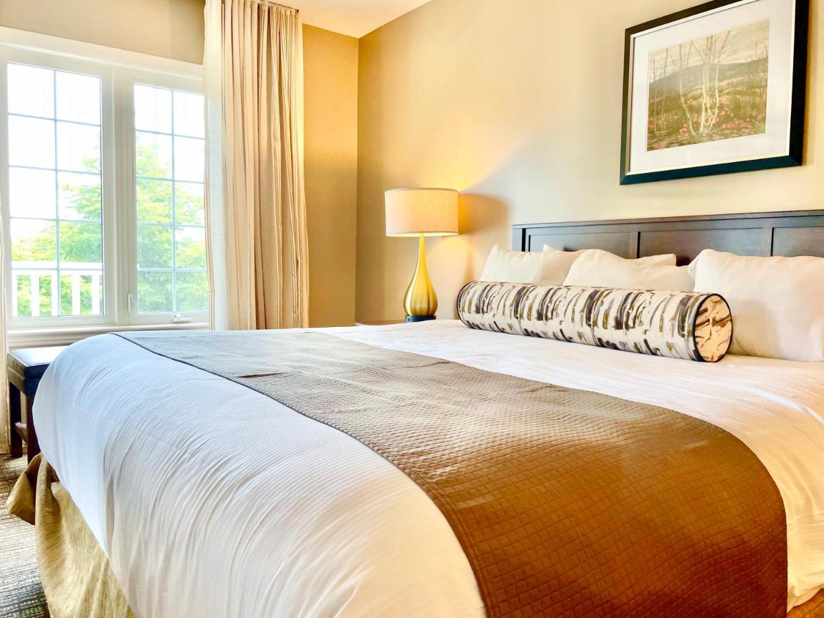 Image 2 of Hillside Haven: Carriage Club Resort Retreat