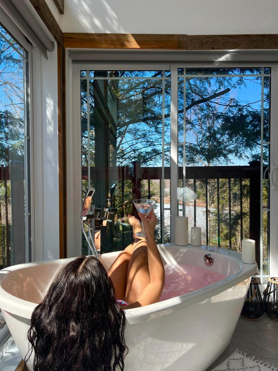 Image 4 of LoveNestChalet – Hot tub & Fireplace – Warm, cozy & relaxing