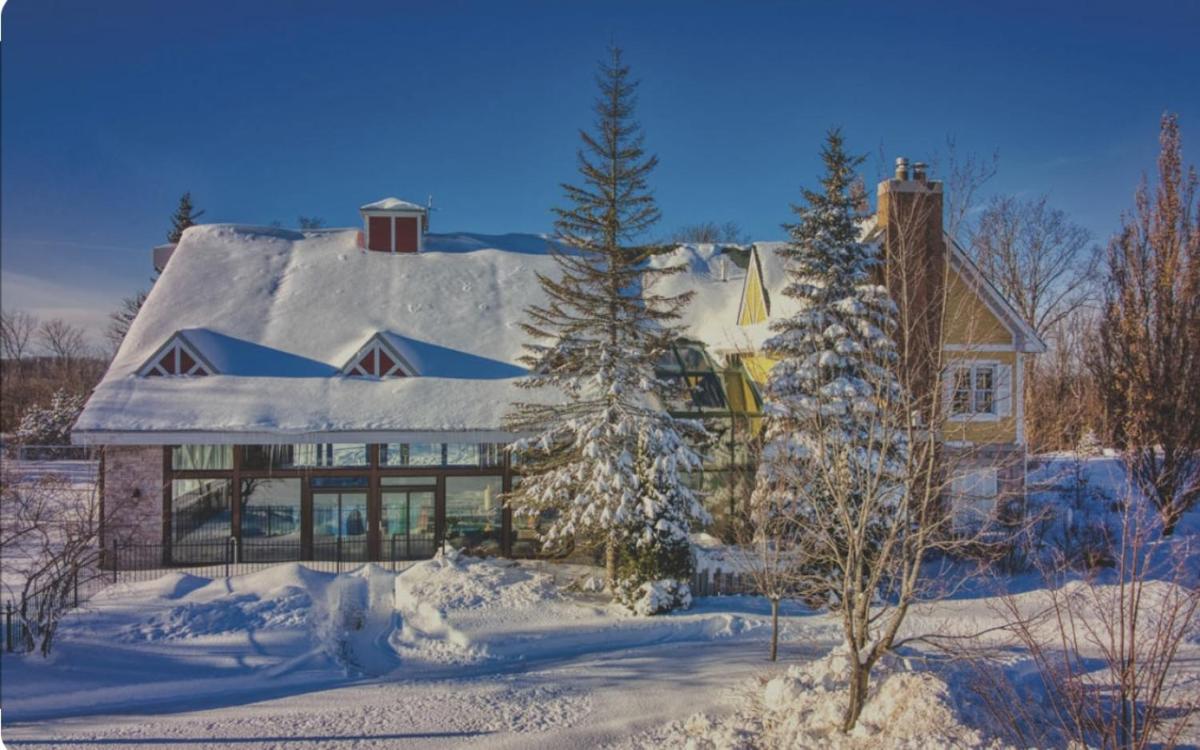 Image 7 of Luxurious Ski-In Ski-Out Jacuzzi Condo with King Bed, Pool, Gym and Sauna