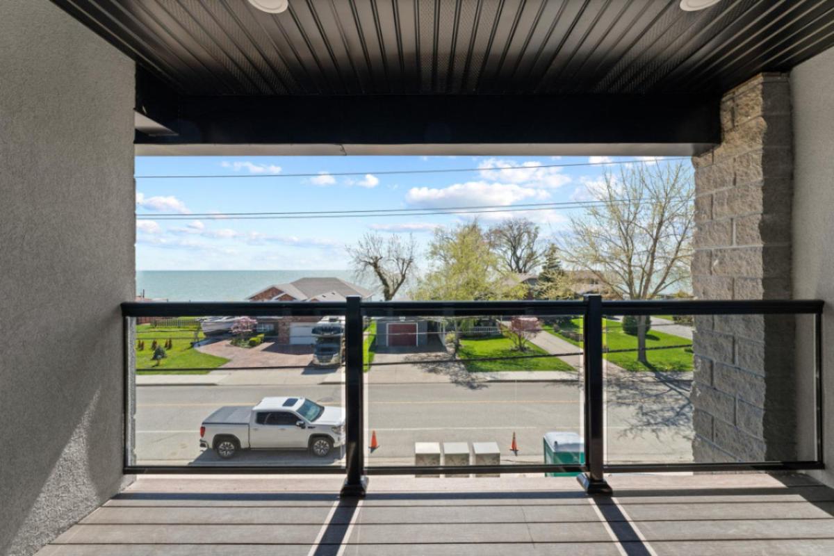 Image 6 of Luxury 171-7 Condos with Magnificent Lakeviews