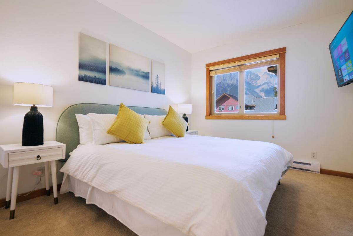 Image 2 of Mtn View Escape with King Size Bed with Outdoor Pool – Banff Pass Included!