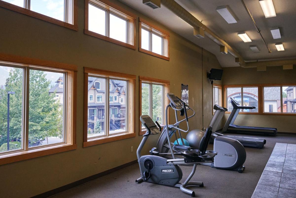 Image 6 of Mtn View Escape with King Size Bed with Outdoor Pool – Banff Pass Included!