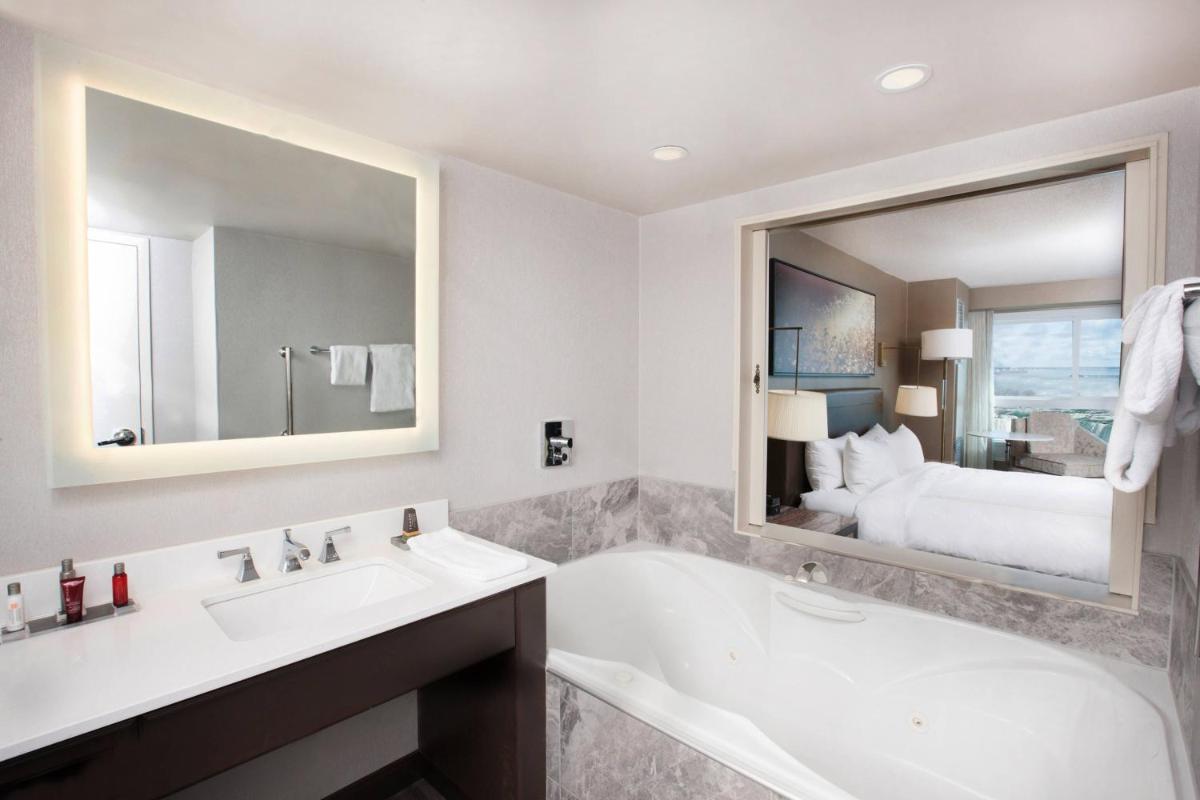Image 3 of Niagara Falls Marriott Fallsview Hotel & Spa