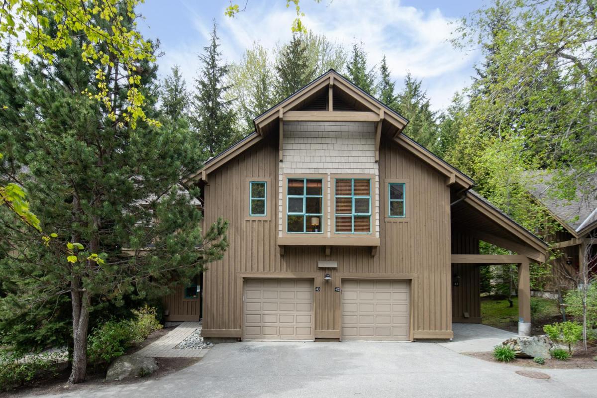 Image 6 of Peaceful Home with PRIVATE Hot Tub and Garage by Harmony Whistler