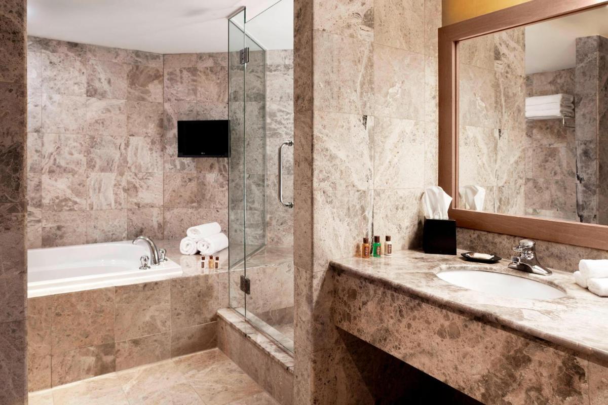 Image 3 of Sheraton Laval Hotel