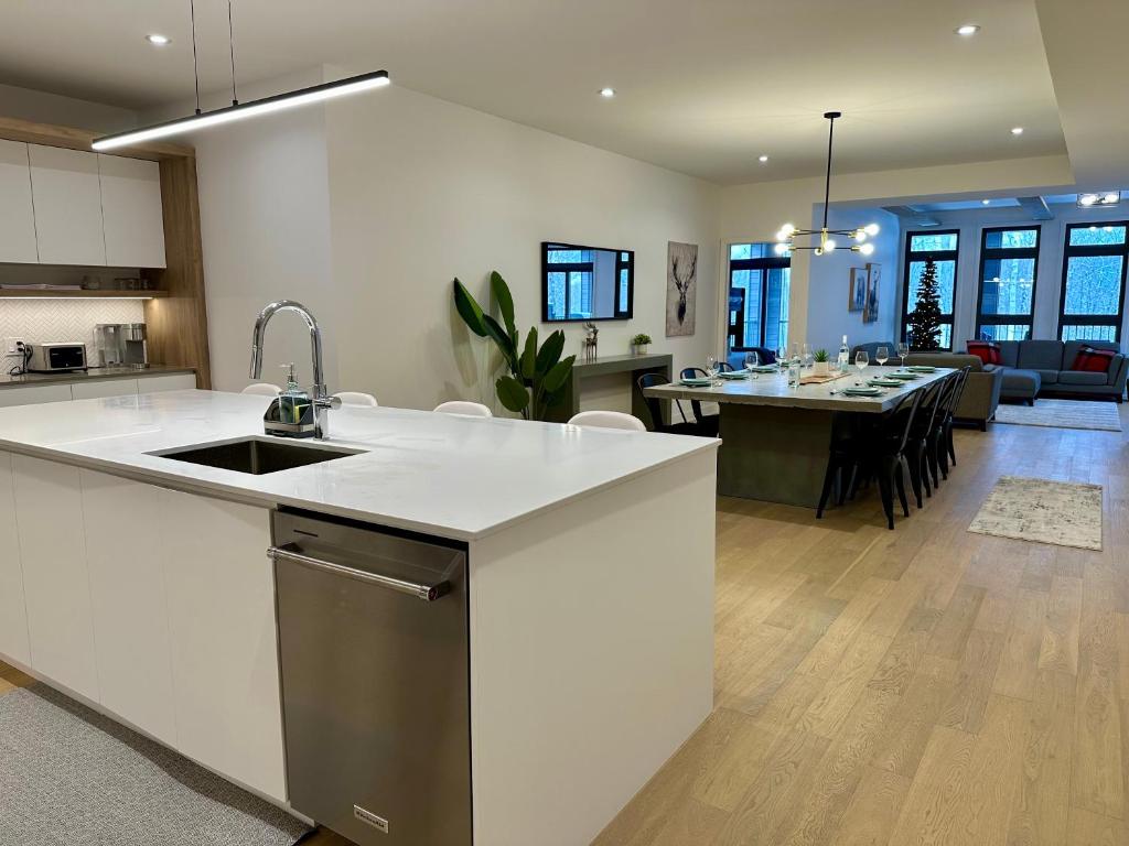 Image 2 of Tremblant Luxe 3BR Pet-friendly, Entertainment!
