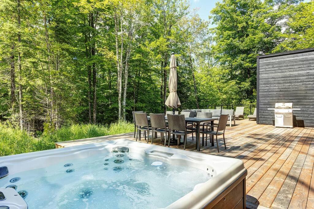 Image 5 of Tremblant Oasis: Luxury, Nature, Hot Tub, Views!