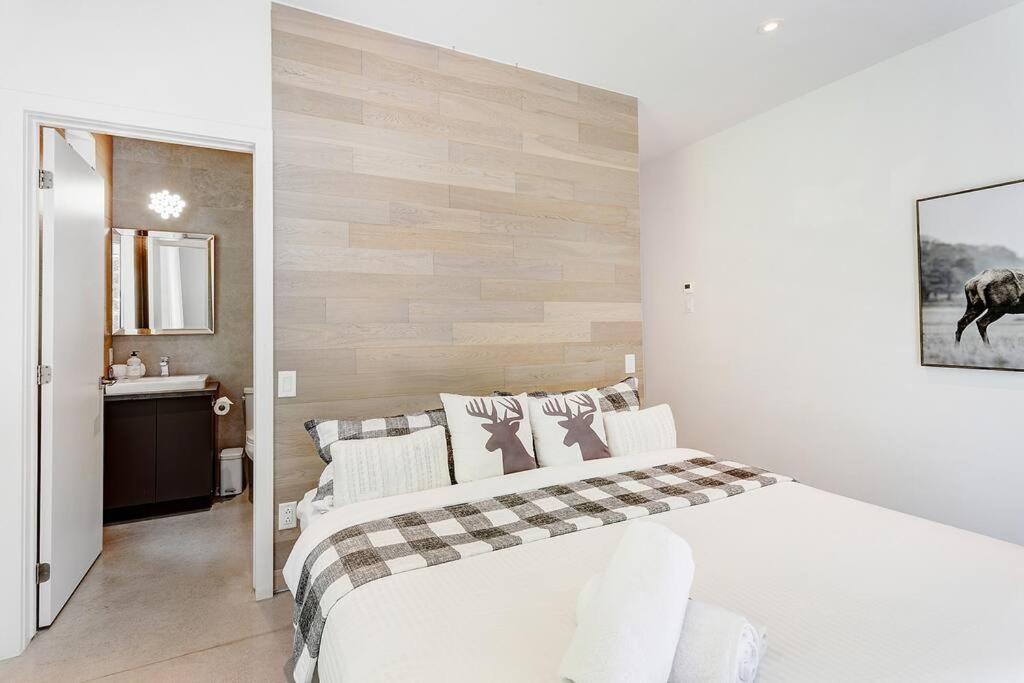 Image 3 of Tremblant Oasis: Luxury, Nature, Hot Tub, Views!