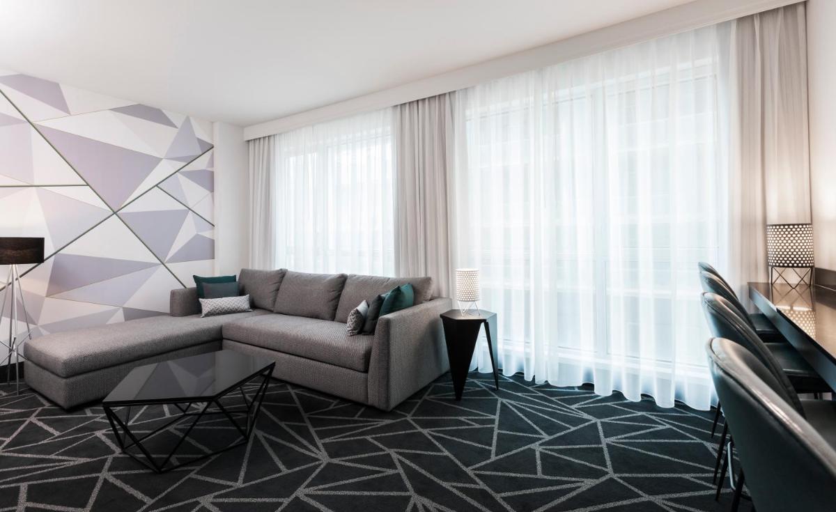 Image 2 of Warwick Le Crystal – Montréal