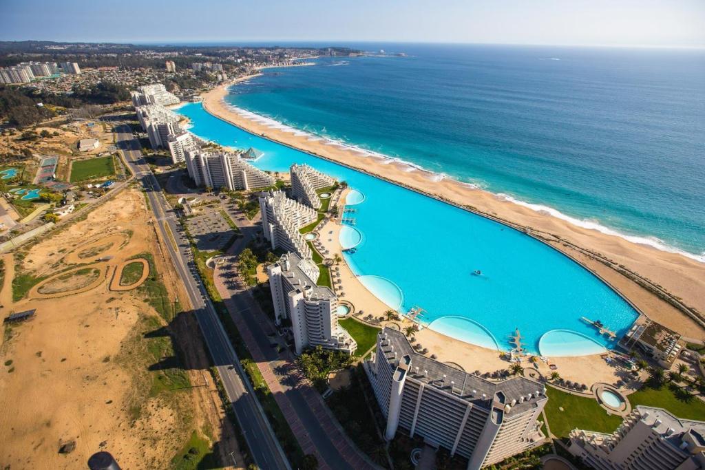 Image 2 of Departamento Grande en San Alfonso del Mar 4D 3B 2EST