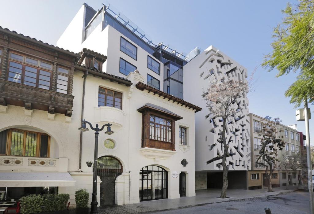Image 2 of Hotel Cumbres Lastarria
