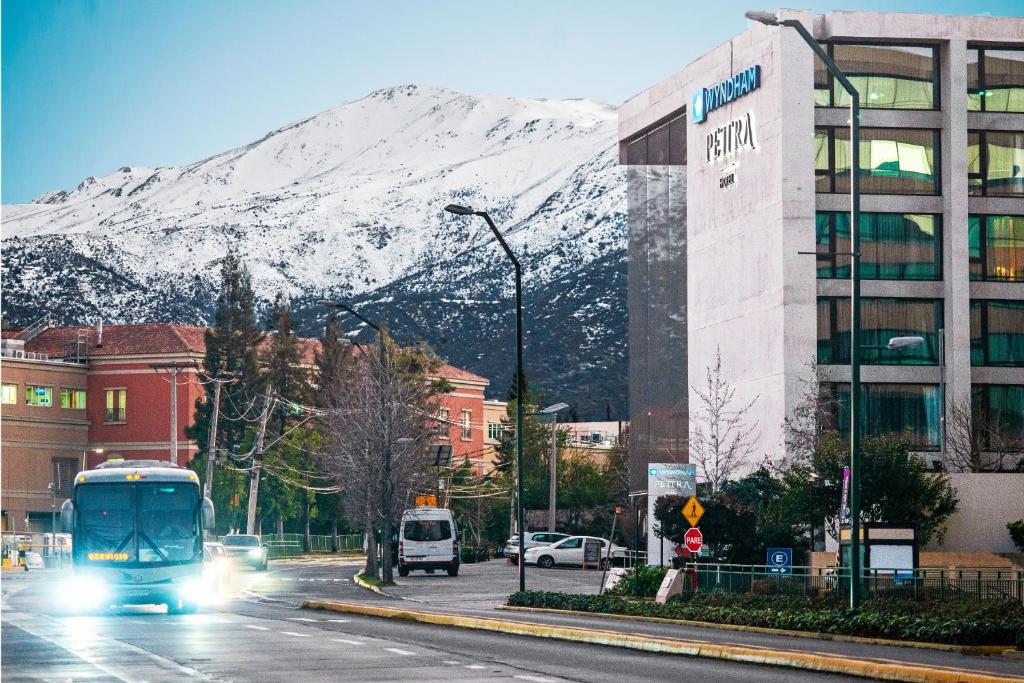 Image 2 of Wyndham Santiago Pettra