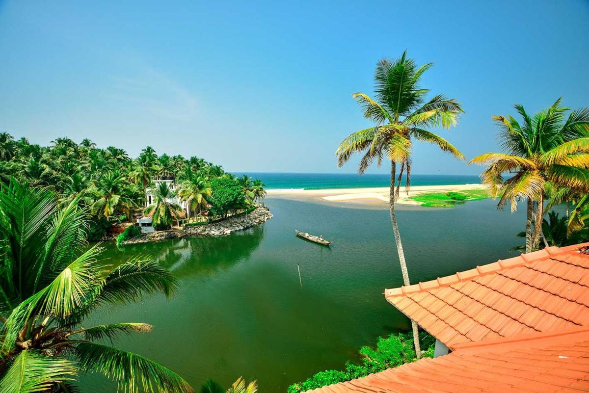 Beach and Lake Ayurvedic Resort, Kovalam