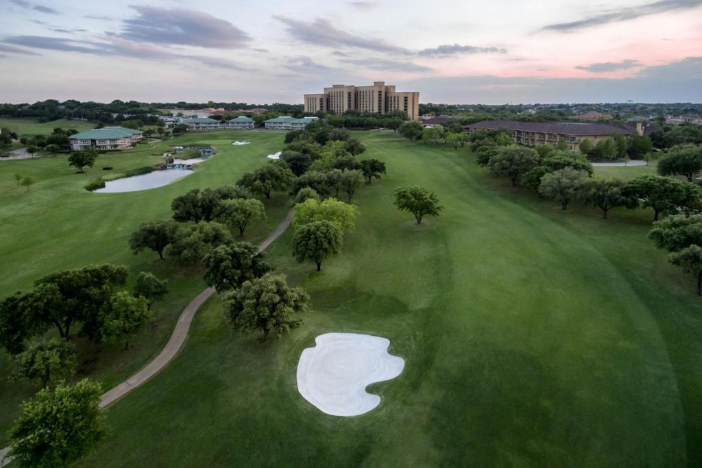 The Ritz-Carlton Dallas, Las Colinas