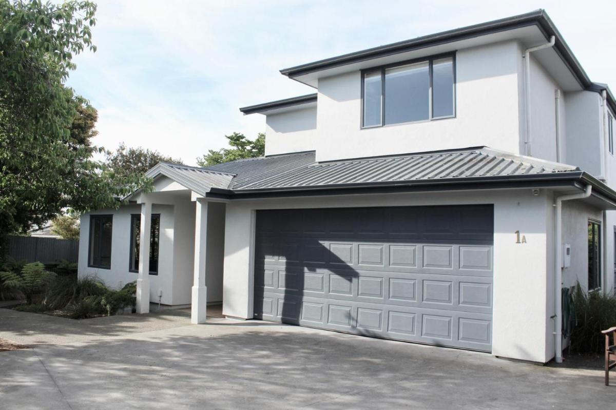 Image 5 of 5-min walk to Village – Havelock North Holiday Home with Spa Pool