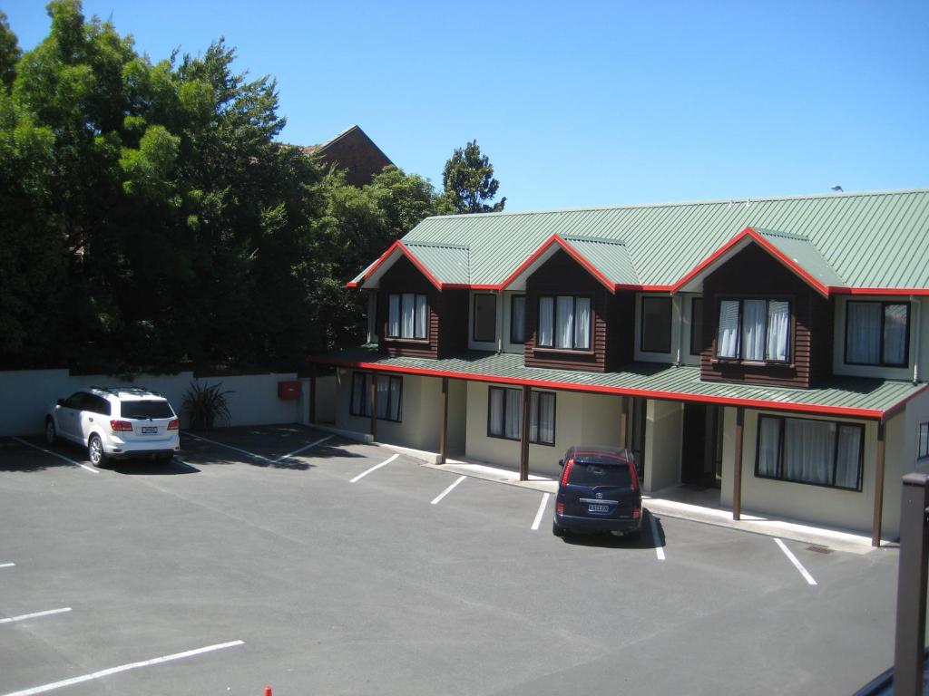Image 2 of 755 Regal Court Motel
