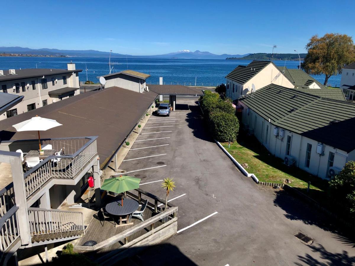Image 7 of Absolute Lake View Motel