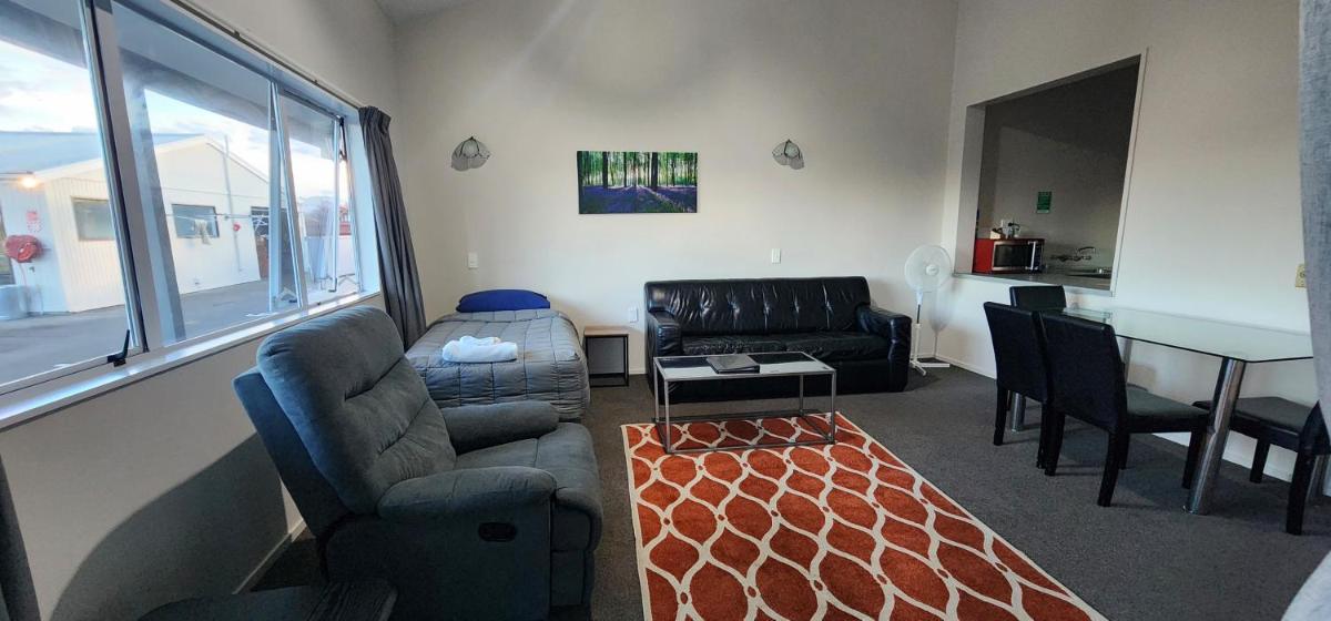 Image 5 of Acorn Estate Motel