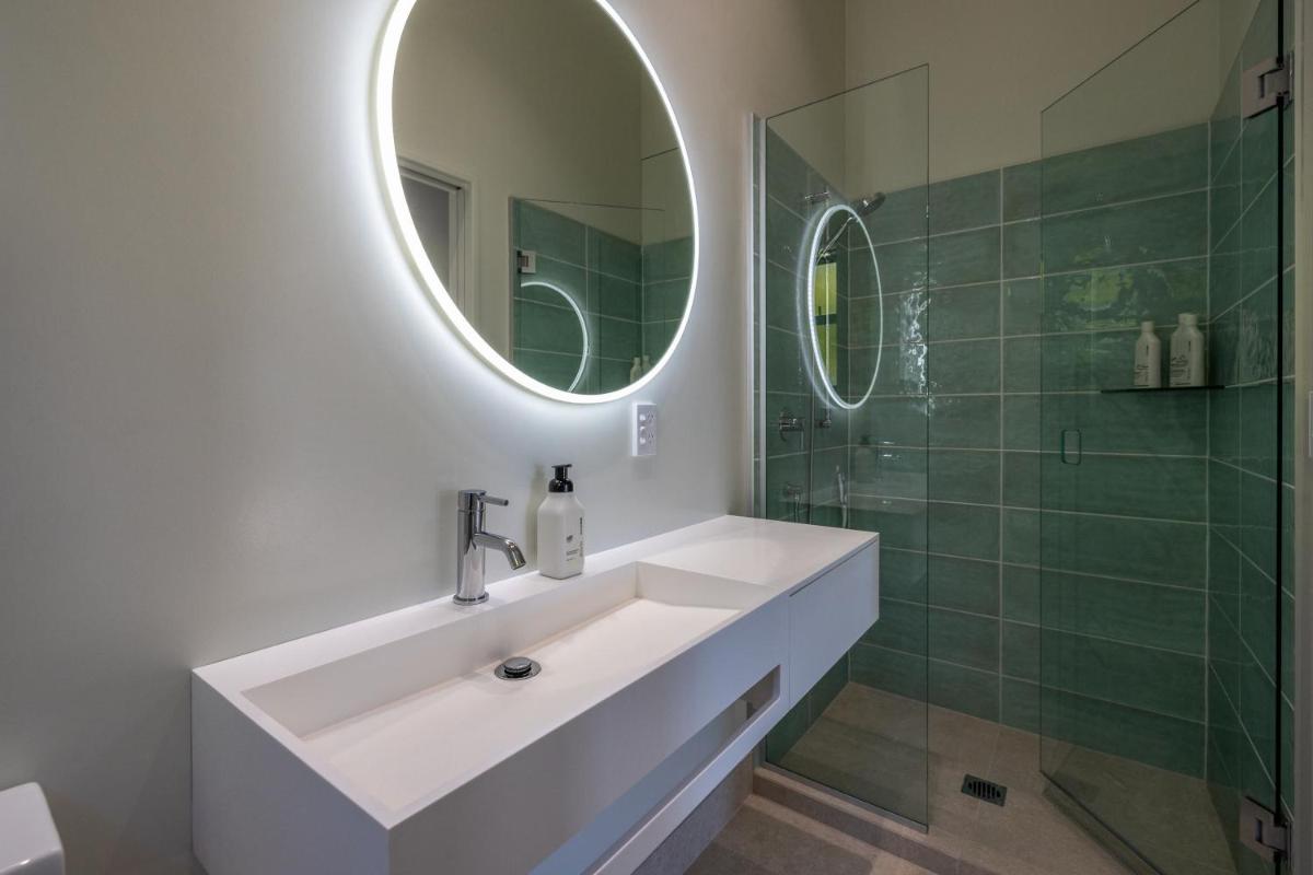 Image 3 of Art Lovers Retreat – Stay Waiheke