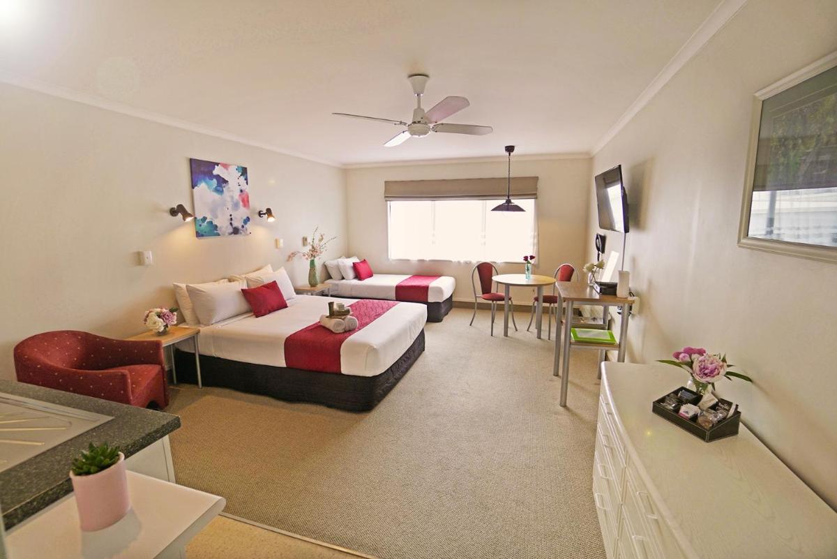 Image 2 of Ashwood Manor Motor Lodge
