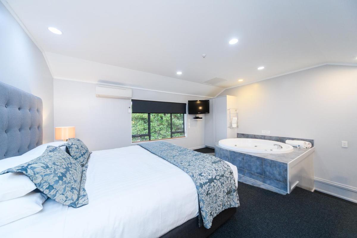 Image 2 of Aubyn Court Spa Motel