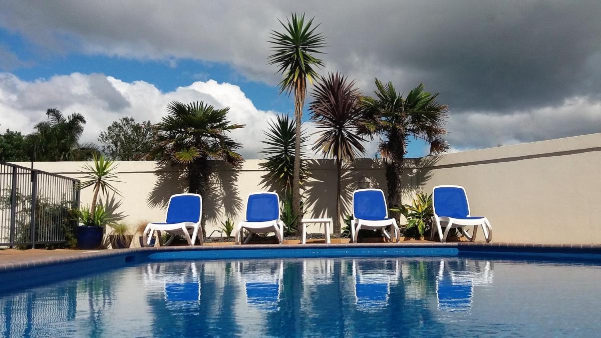 Image 4 of Bay Palm Motel
