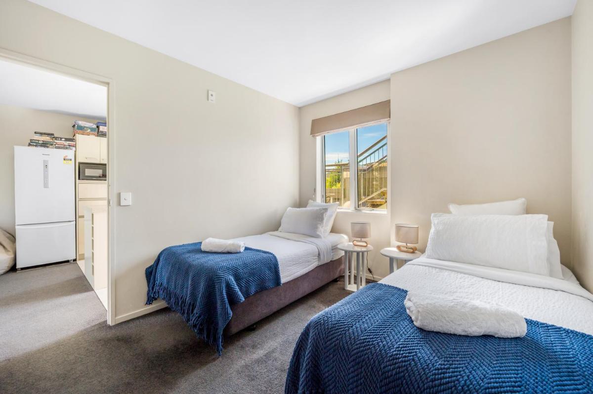 Image 2 of Bright 2BR Apartment with Hot Tub – Walk to Town – Park Free